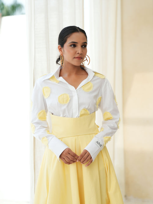 Butter yellow / white